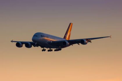 Airbus A380 / Markus Mainka / Shutterstock.com