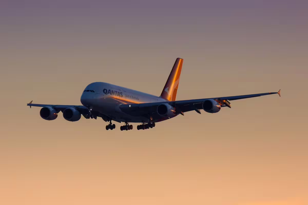 Airbus A380 / Markus Mainka / Shutterstock.com