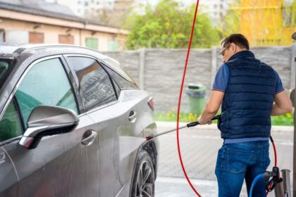 Automobilio plovimas vasarą