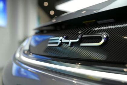 BYD prekės ženklas / TY Lim / Shutterstock.com