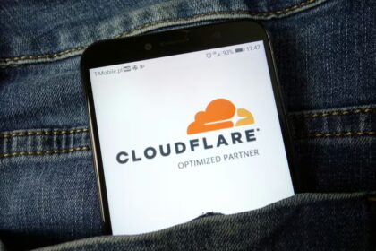 Cloudflare sustabdė ataką / Piotr Swat / Shutterstock.com