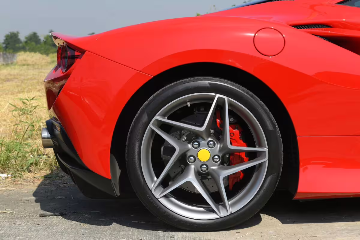 Ferrari kol kas negamins elektromobilio