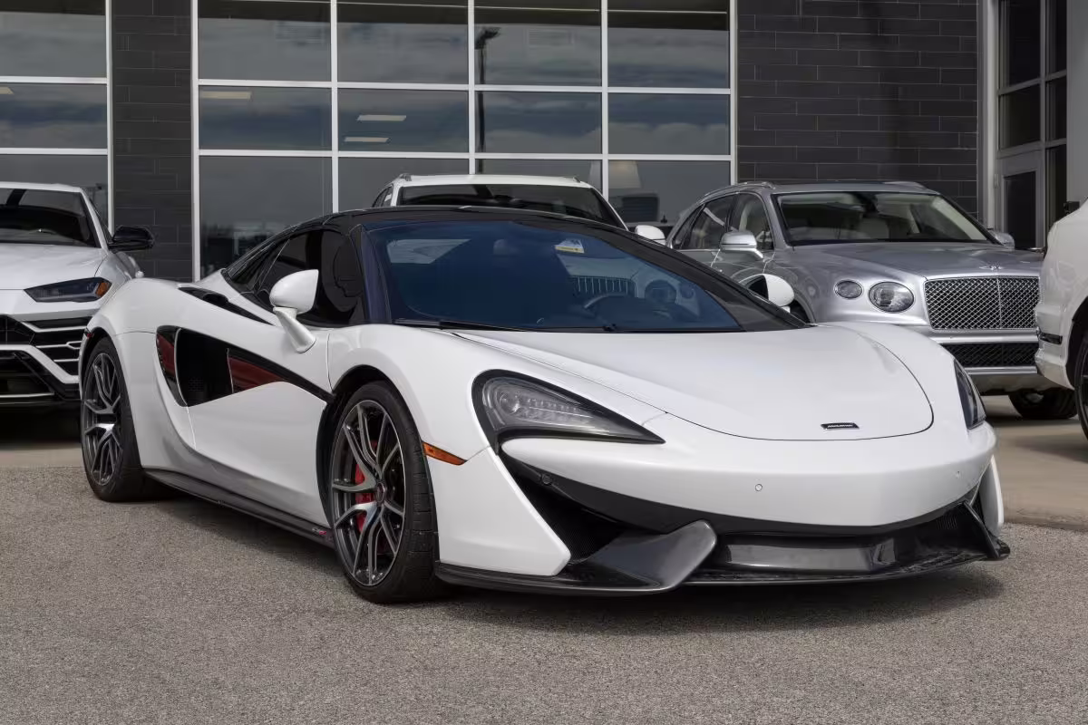 McLaren automobilis / Jonathan Weiss / Shutterstock.com