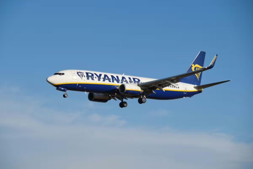 Ryanair lėktuvas /Dmitry Rukhlenko / Shutterstock.com