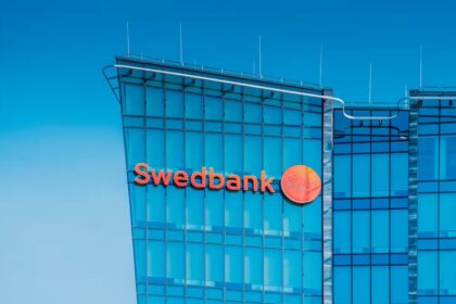 Swedbank pastatas Vilniuje / Veja / Shutterstock.com