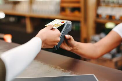 Atsiskaitymas Swedbank kortele priliečiant