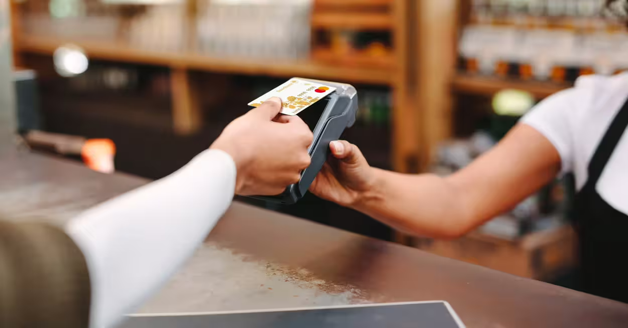 Atsiskaitymas Swedbank kortele priliečiant