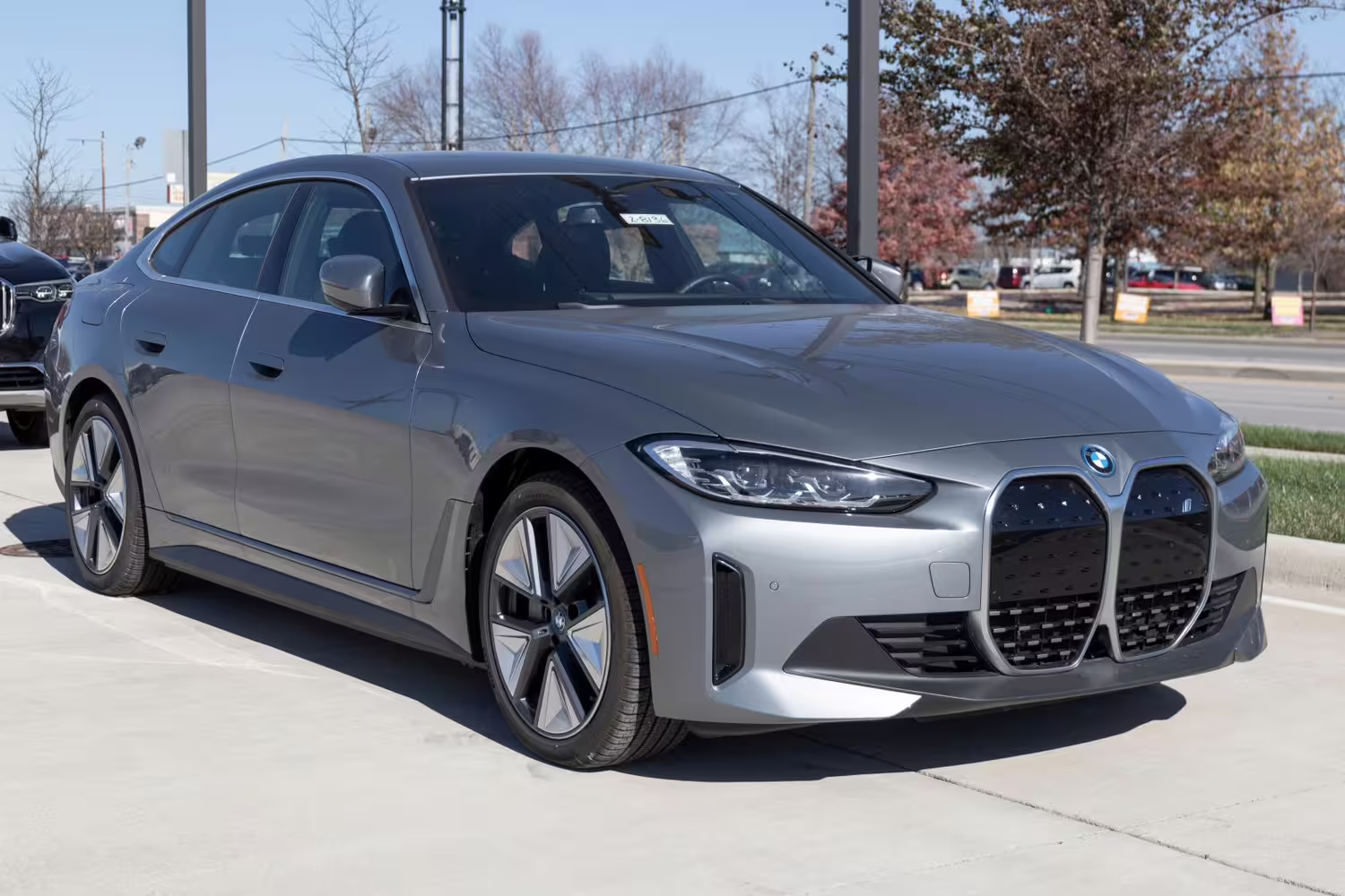 BMW i4 elektromobilis / Jonathan Weiss / Shutterstock.com