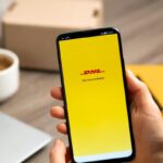DHL programėlė / Tutatamafilm / Shutterstock.com