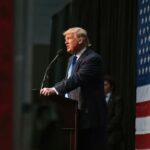 Donaldas Trumpas / mark reinstein / Shutterstock.com