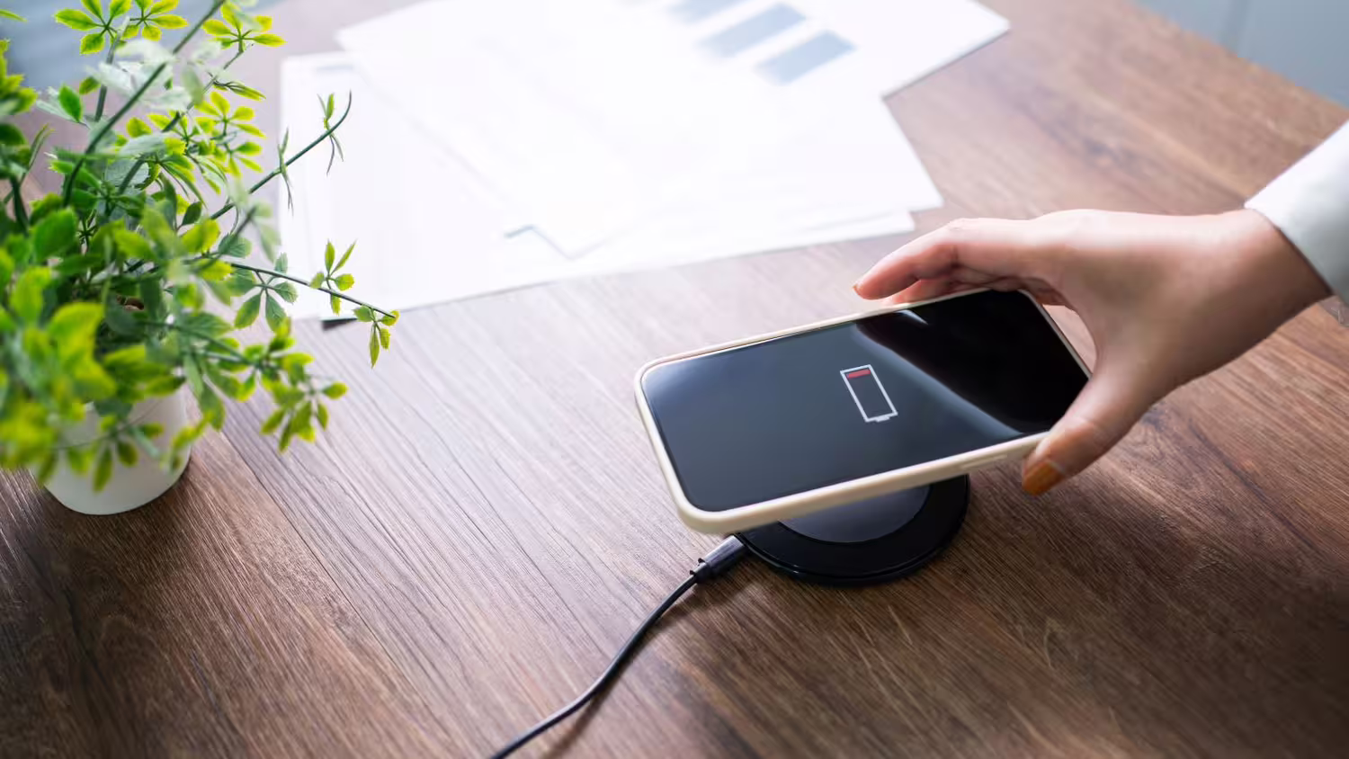 Kokios programėlės naudoja jūsų telefono bateriją