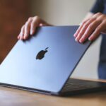 MacBook kompiuteris / Farknot Architect / Shutterstock.com