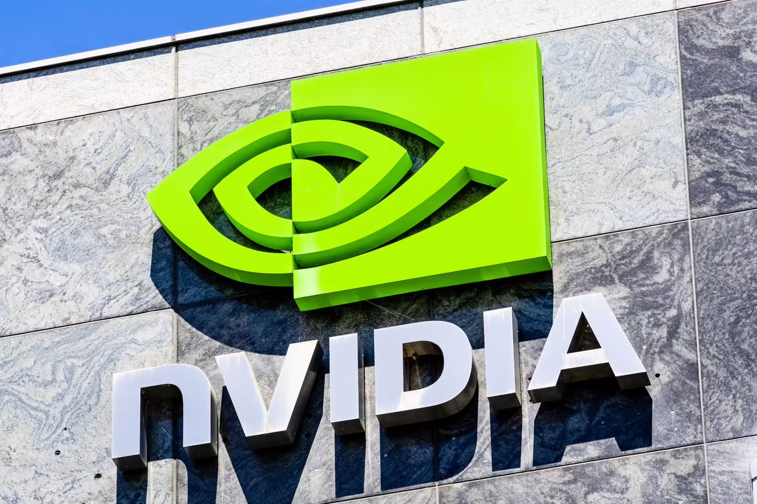 Nvidia logotipas / Sundry Photography / Shutterstock.com