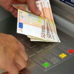Pinigų įdėjimas į bankomatus