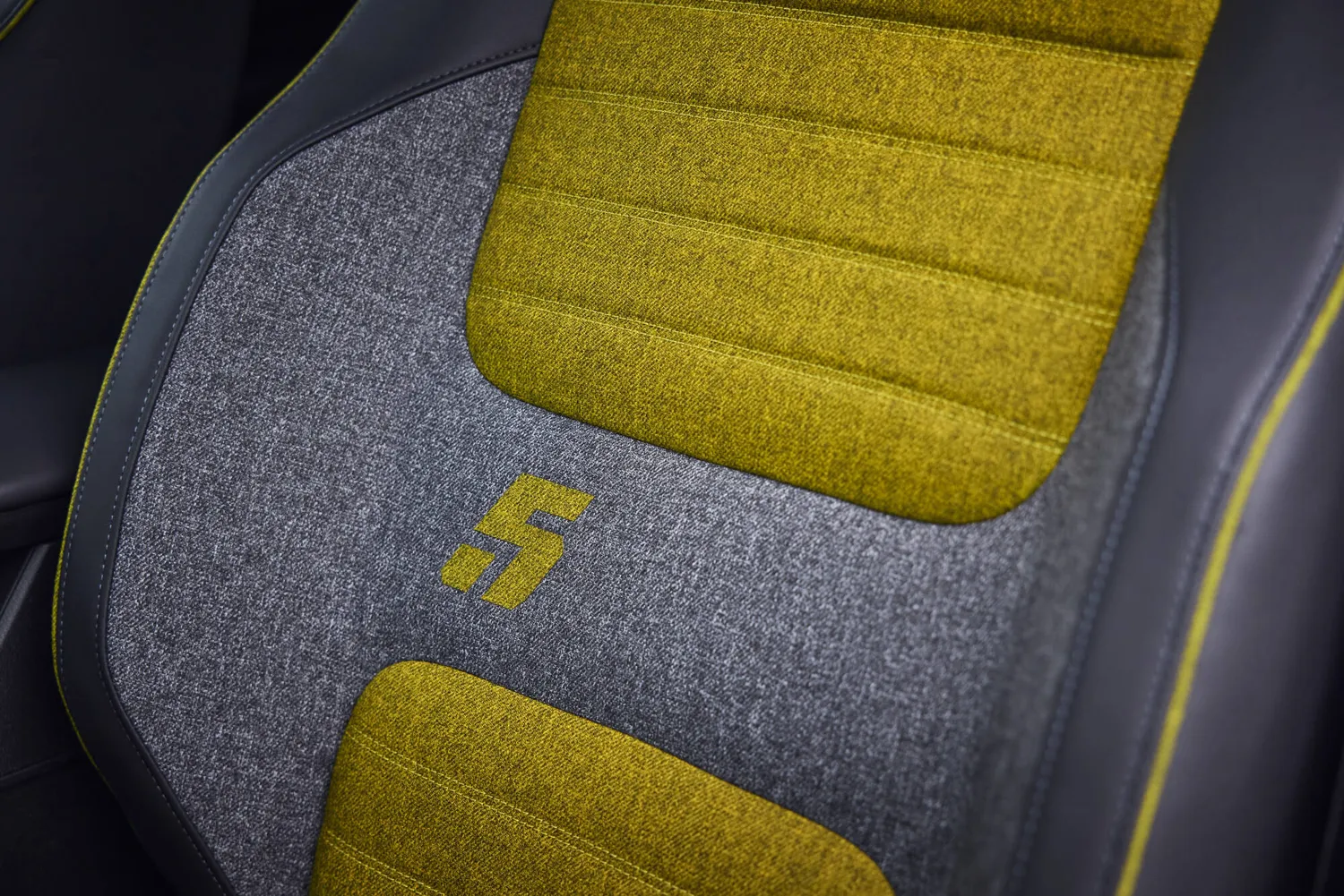 Renault 5 E Tech electric iconic cinq version Pop Yellow! (1)