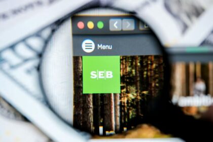 SEB banko svetainė / ilikeyellow / Shutterstock.com