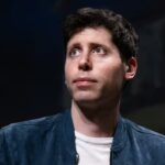 Samas Altmanas / (https://www.wired.com/story/sam-altman-openai-back/)