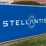 Stellantis bendrovės logotipas / Jonathan Weiss / Shutterstock.com