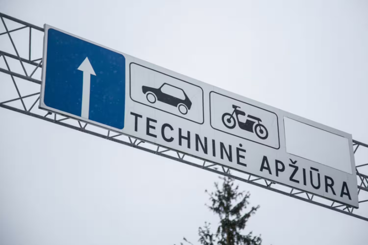 Sukčiavimai su odometro atsukimu baigsis