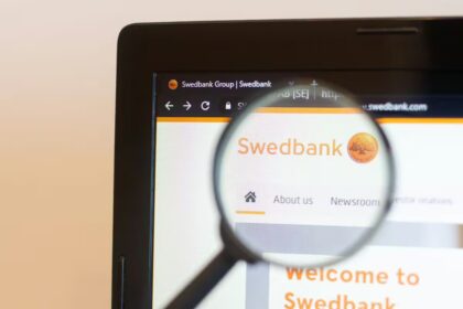 Swedbank interneto svetainė / Epov Dmitry / Shutterstock.com