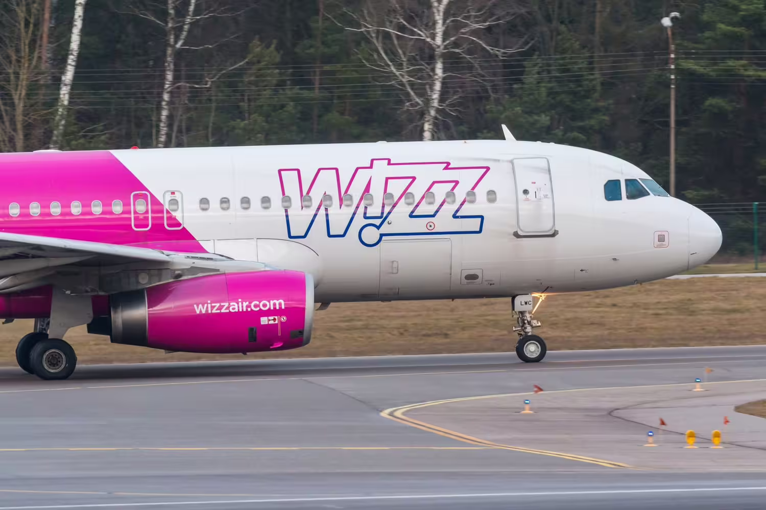 "Wizz Air" masiškai atšaukia skrydžius / Tomasz Wozniak / Shutterstock.com