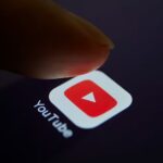 YouTube vaizdo įrašų žiūrėjimas / Runrun2 / Shutterstock.com
