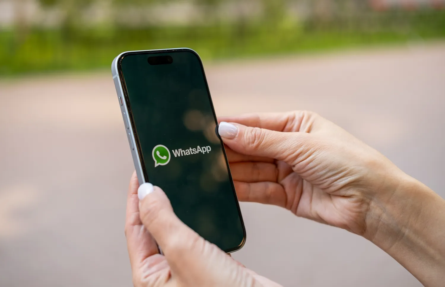WhatsApp turi problemų / Mitriakova Valeriia / Shutterstock.com