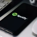 Didėja Spotify prenumeratos kainos / nikkimeel / Shutterstock.com