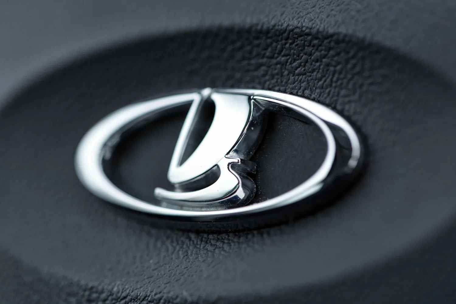 Lada logotipas / ArtEvent ET / Shutterstock.com