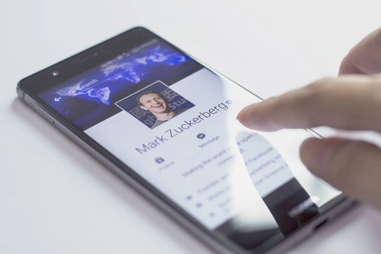 Mark Zuckerberg / dolphfyn / Shutterstock.com