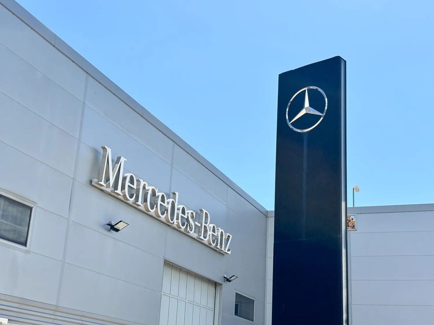 Mercedes-Benz / Civil / Shutterstock.com