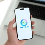 Meta AI WhatsApp / Azulblue / Shutterstock.com