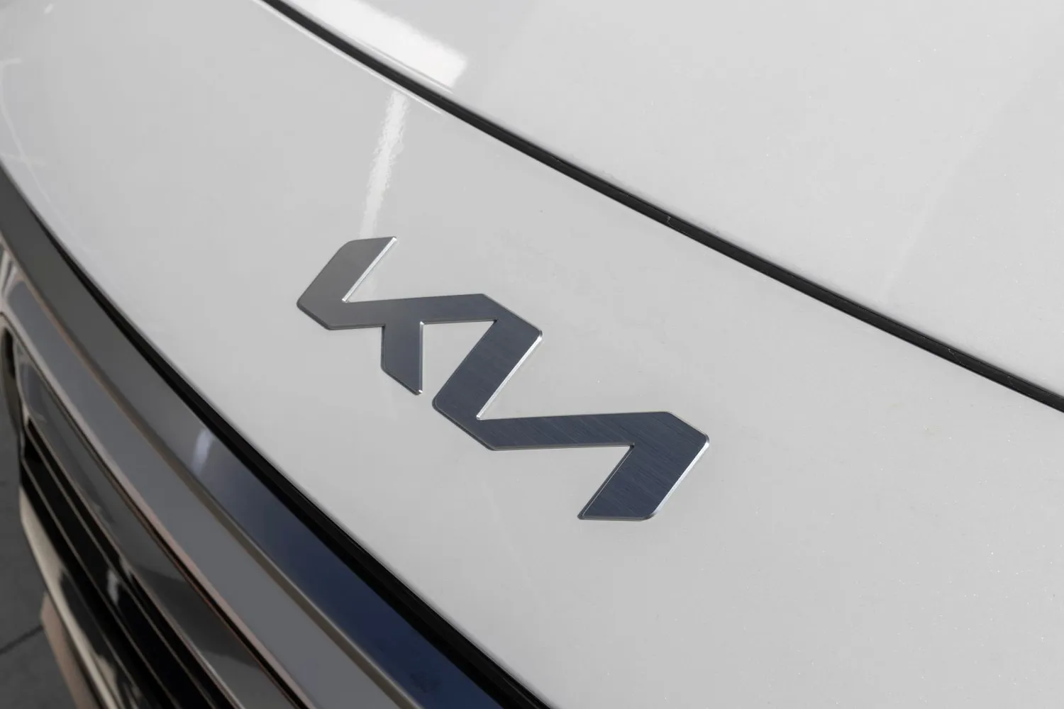 Naujasis KIA logotipas / Jonathan Weiss / Shutterstock.com