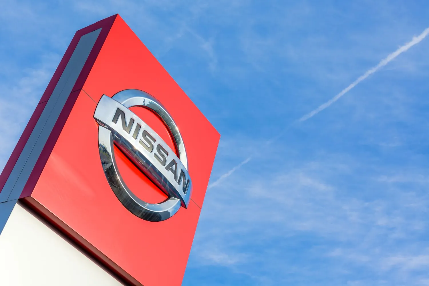 Nissan uždarys gamyklas Europoje / dvoevnore / Shutterstock.com