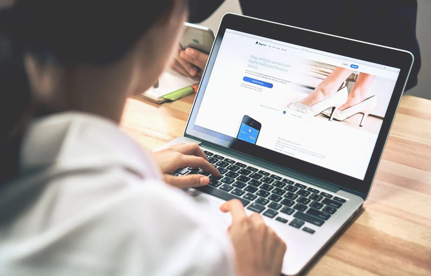 PayPal interneto svetainė / sitthiphong / Shutterstock.com