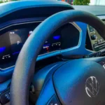 VW automobilio vidus / Arkadij Schell / Shutterstock.com