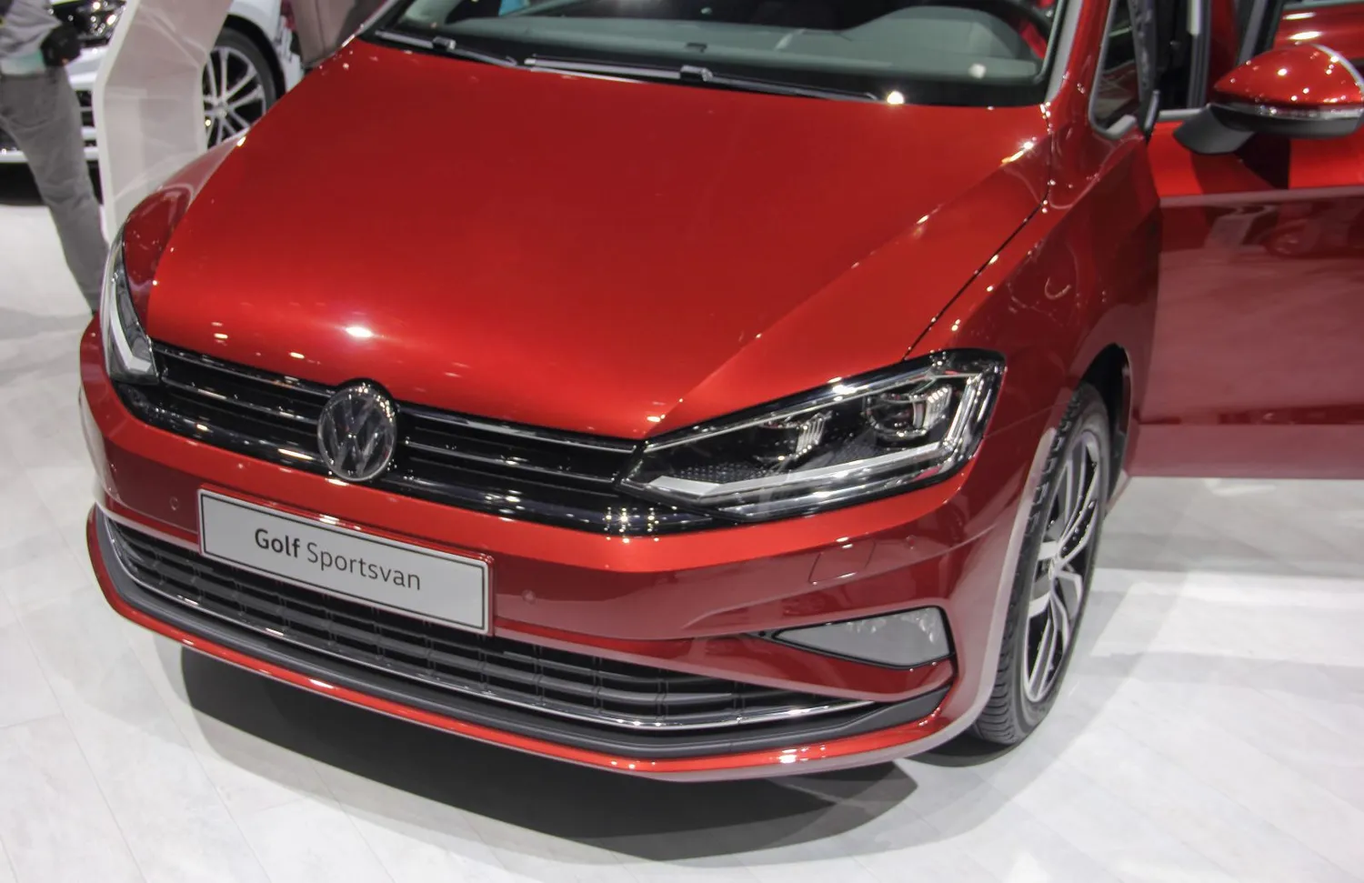 Volkswagen Golf Sportsvan / Bascar / Shutterstock.com