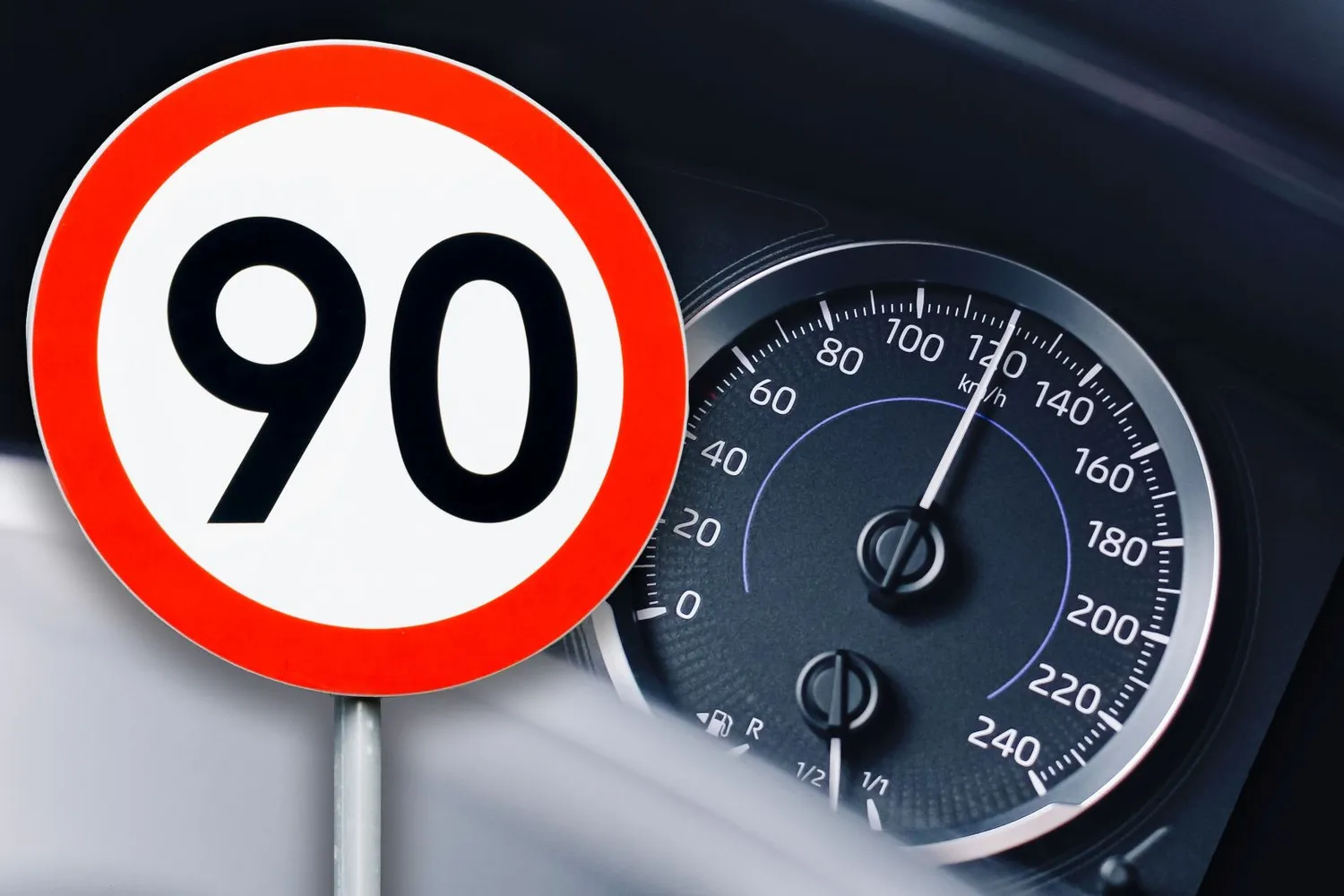 Automobilio greitis 120 km per valandą