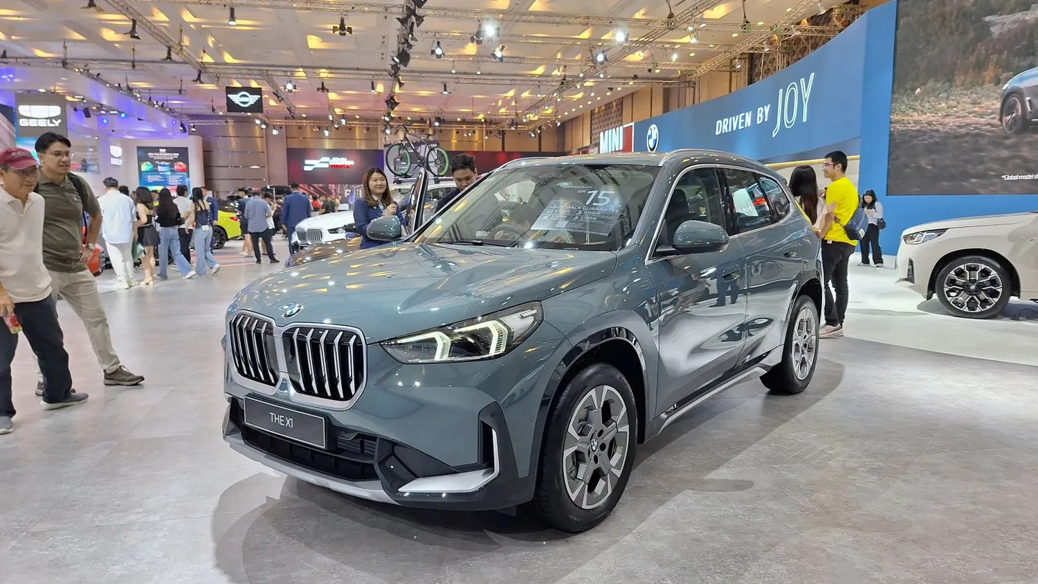 Nauji BMW / William's photo / Shutterstock.com