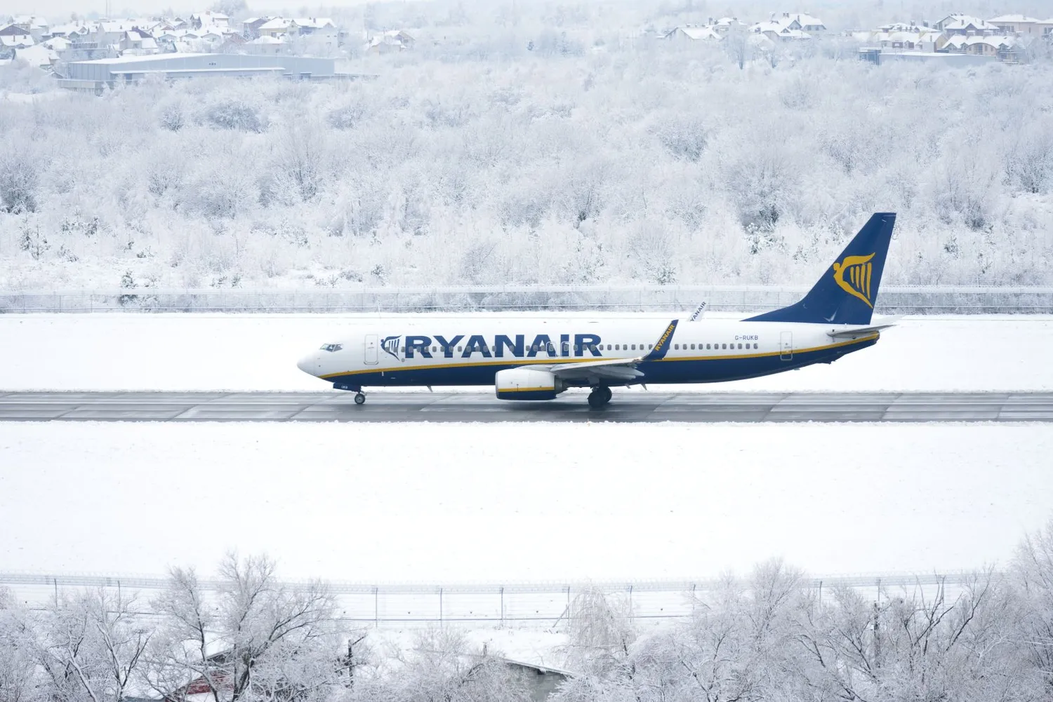 Ryanair žiemos sezonas / Tetiana Shumbasova / Shutterstock.com