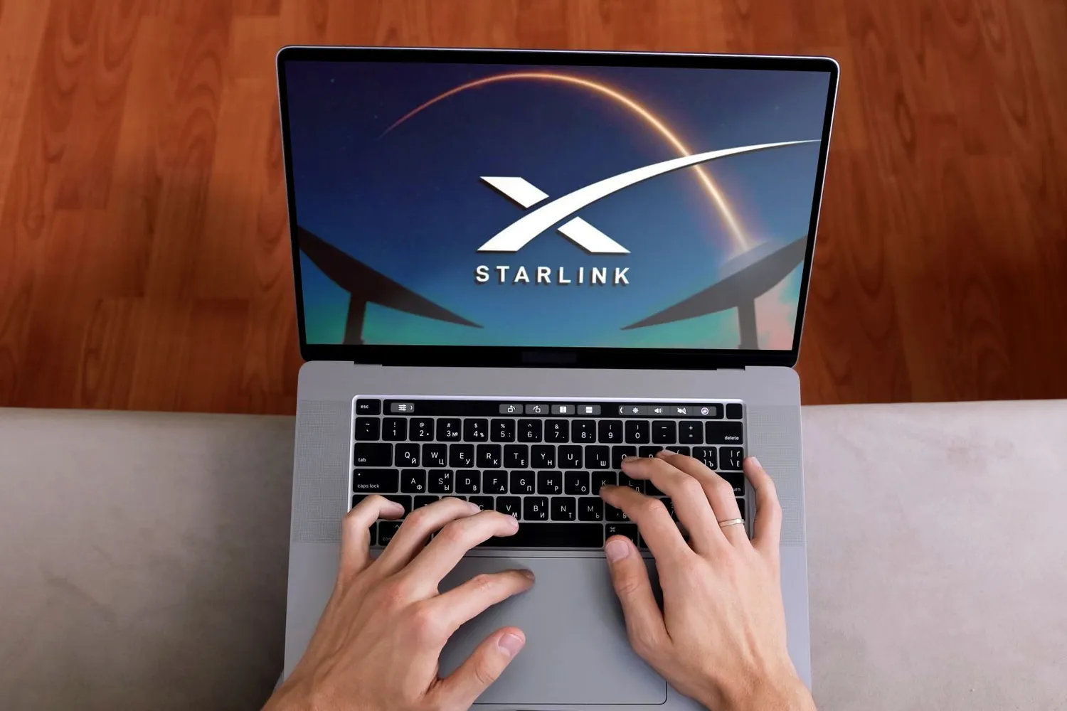 Starlink internetas / Azulblue / Shutterstock.com