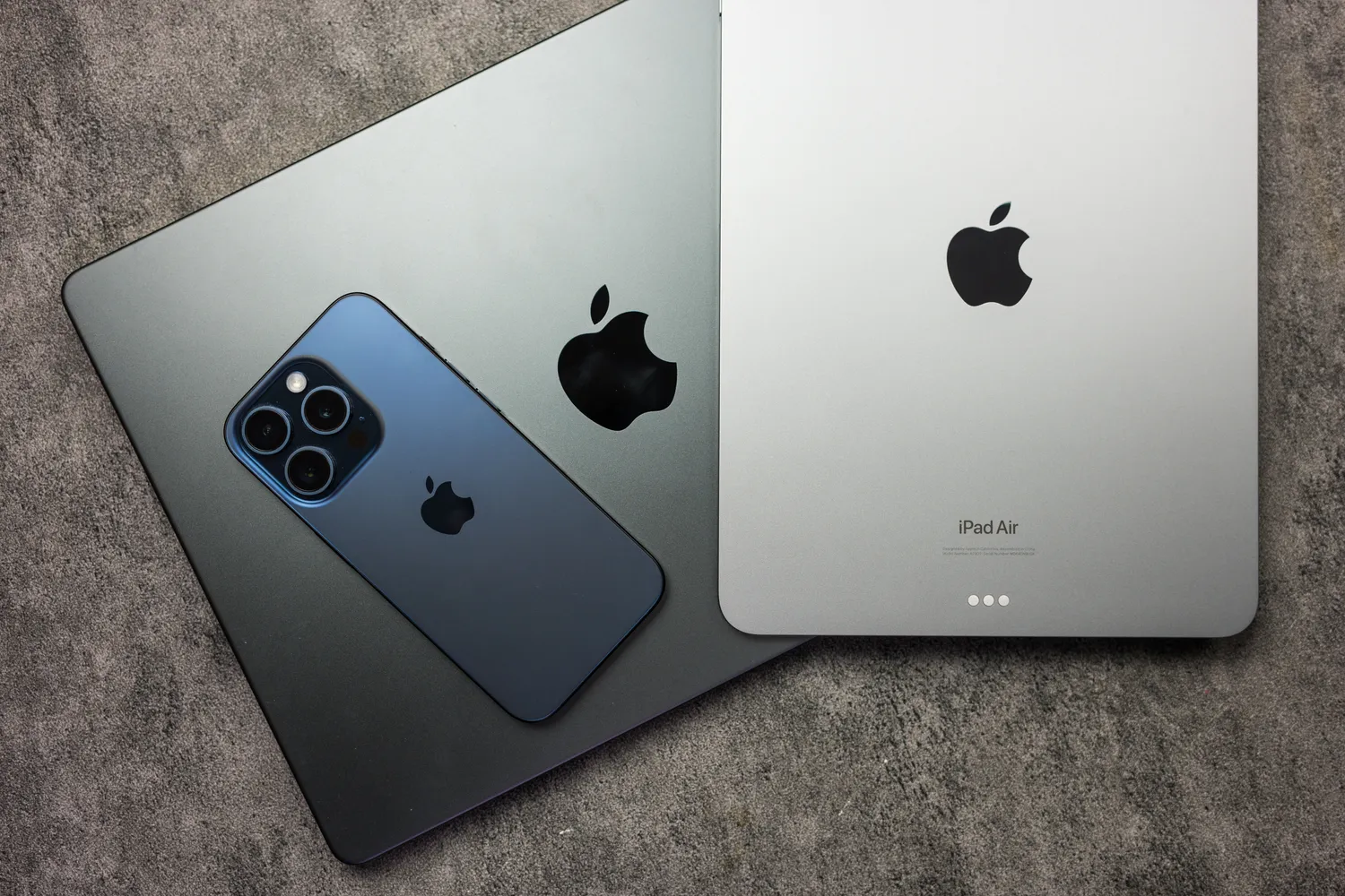 Apple pelnas / Dontree_M / Shutterstock.com