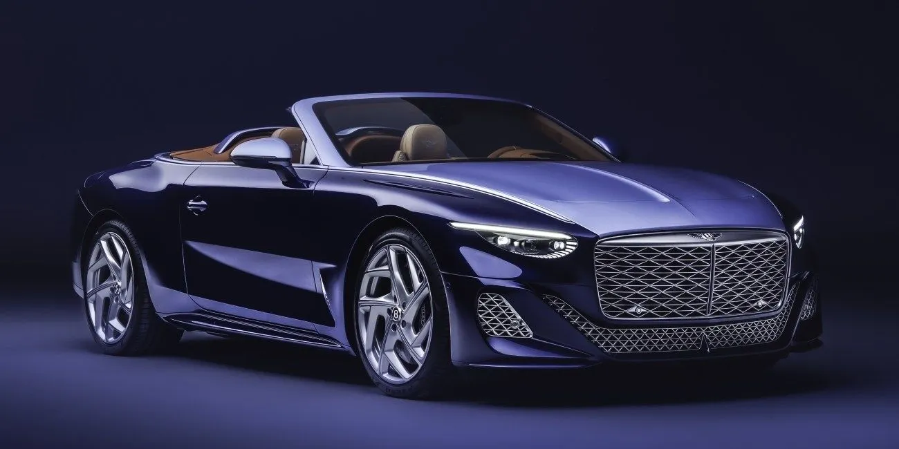 Britų kompanija „Bentley“ baigė darbą prie vieno individualiausių savo šiuolaikinės istorijos projektų – unikalaus „Batur“ kabrioleto