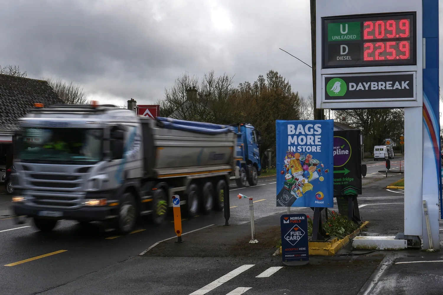Seime Pradėtas Laikino Akcizų / Nuotrauka: irishtimes.com (Brave)