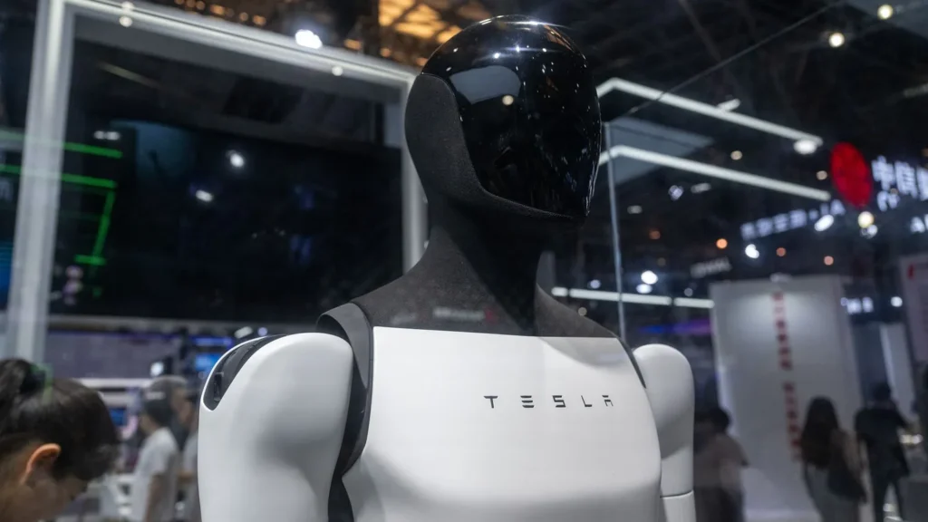 Humanoidinis Tesla Robotas / Nuotrauka: axios.com (Brave)
