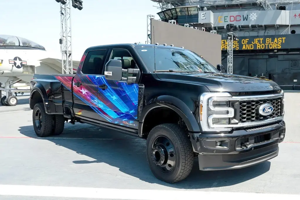 2027 ford f series proud to honor package 618 8 resize 1796 5