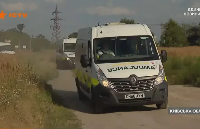brytanski volontery pryvely do ukrainy 9 avtomobiliv dlia boiovykh medykiv 2 2249 1