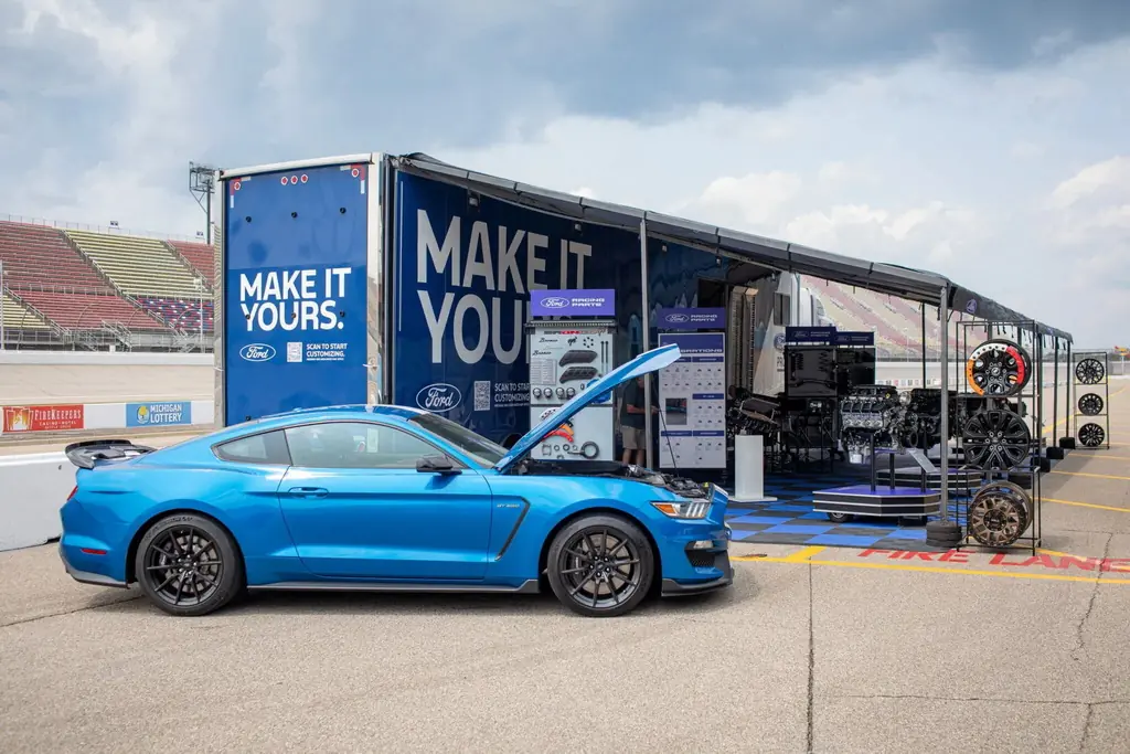 custom garage ford mustang fp800s 10 106 2048x1365 resize 2236 2