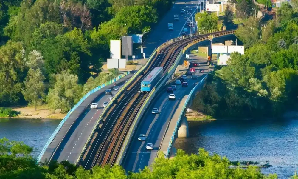 iz 31 lypnia do 3 serpnia obmezhuvatymut rukh mostom metro u kyievi 2273 1
