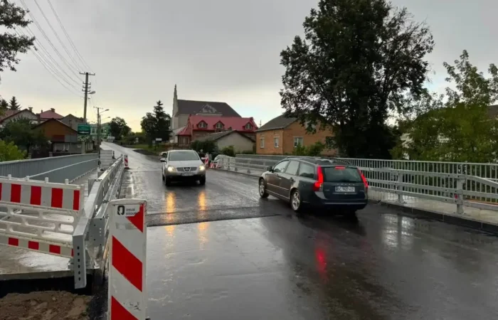 na lvivshchyni vidkryto rukh vidremontovanym mostom u kulykovi 1 2229 1